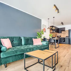 https://apartament-deluxe-z-1-sypialni-perowa-przysta-holiday-city.kolobrzeghotels.com